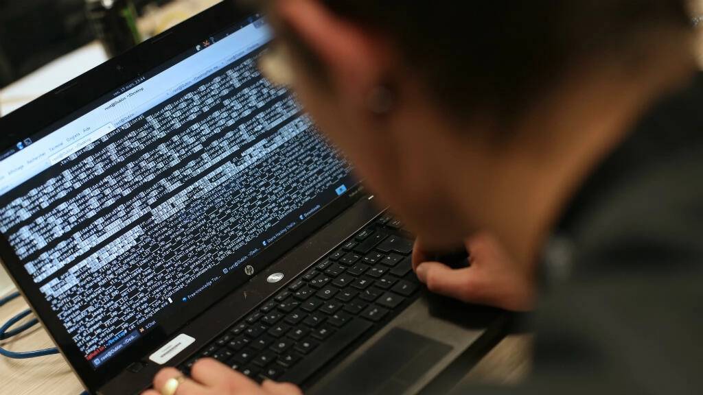 Le hacker franco-israélien Ulcan jugé pour des appels malveillants