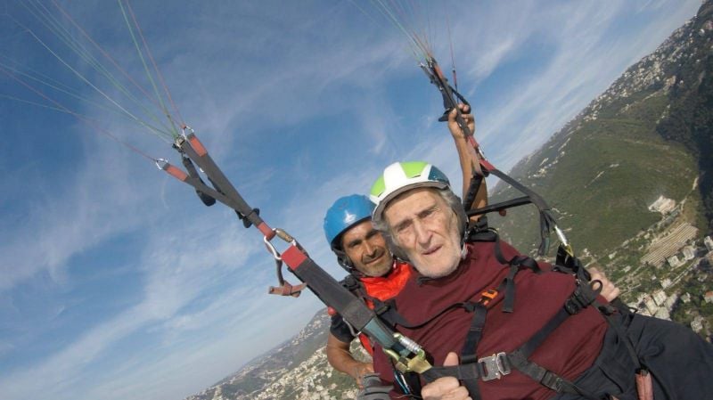 À 87 ans, il devient l’amateur de parapente le plus âgé du Liban