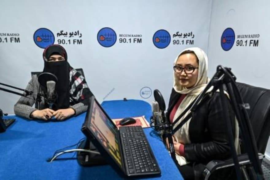 Depuis un quartier populaire de Kaboul, une radio pour les femmes afghanes