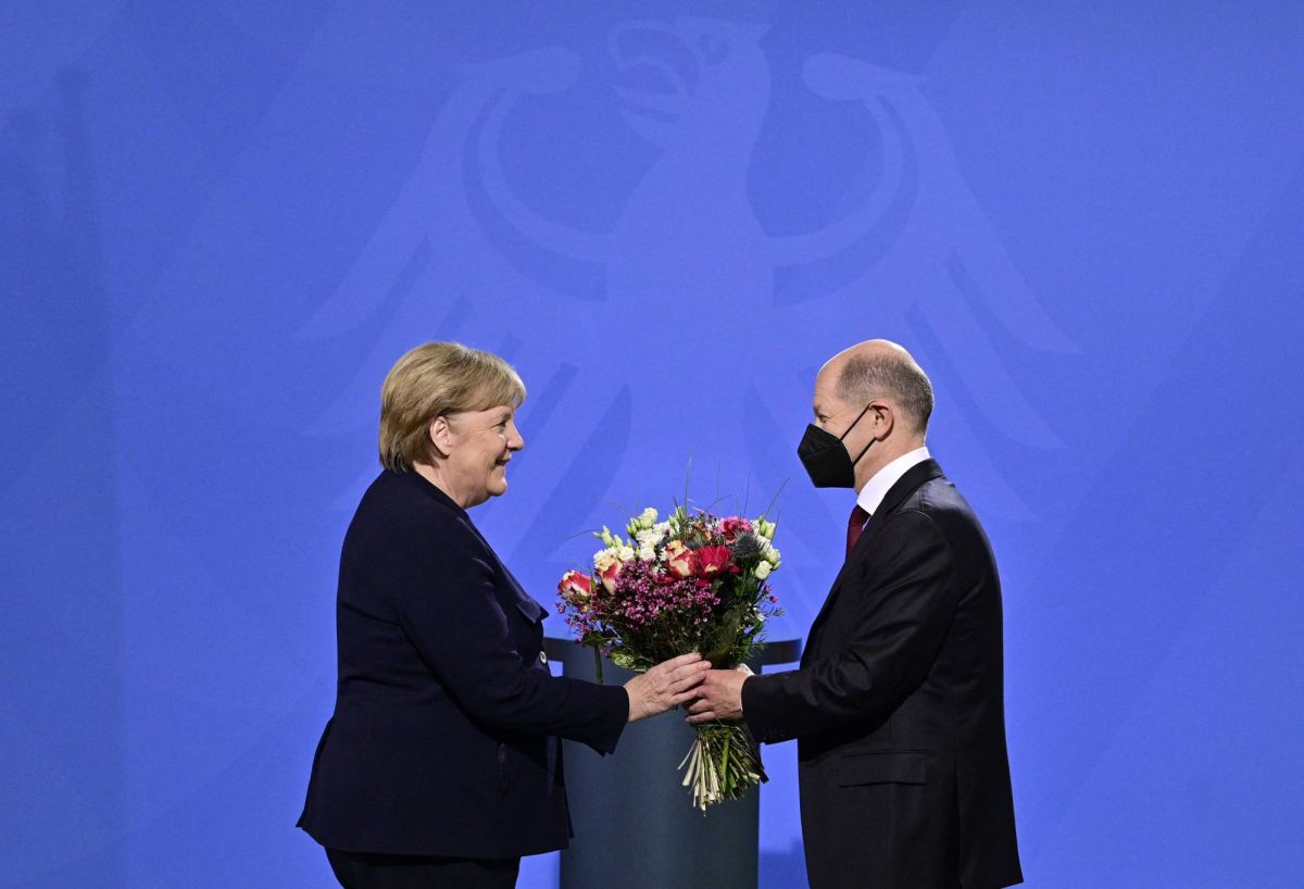 Scholz succède à Merkel et promet à l'Allemagne un 