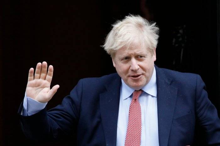 Fête de Noël à Downing Street : Johnson ordonne une enquête et présente ses excuses