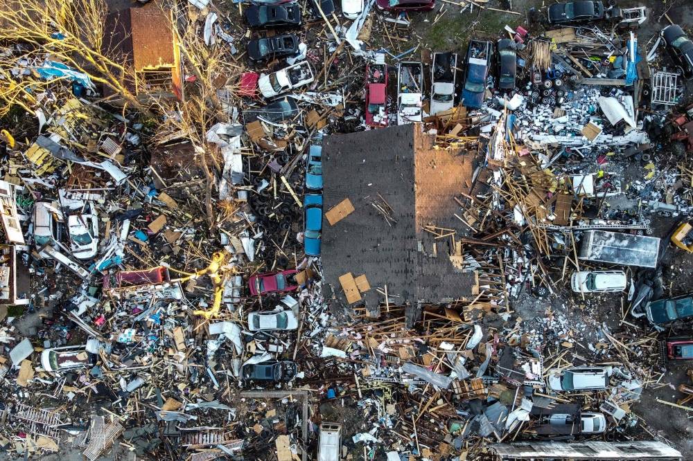 Trois jours après des tornades historiques, le bilan s'élève à au moins 88 morts