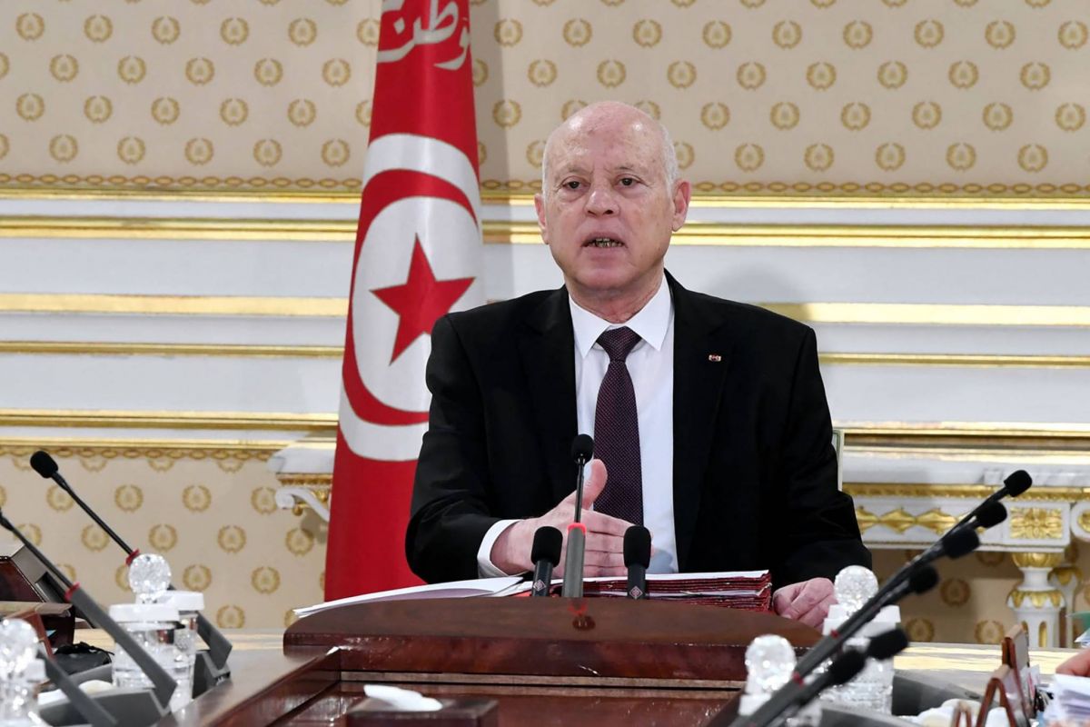 Saied sous le feu des critiques après avoir prolongé ses pleins pouvoirs
