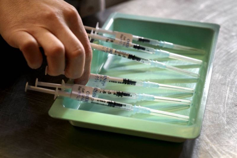 Le vaccin Pfizer protège à 70% des cas graves d'Omicron, selon une étude sud-africaine