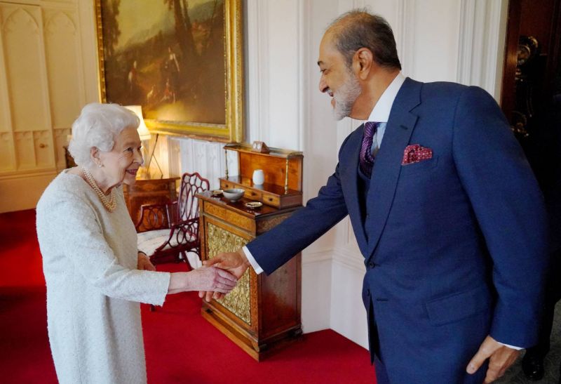 Elizabeth II reçoit le sultan d'Oman en personne