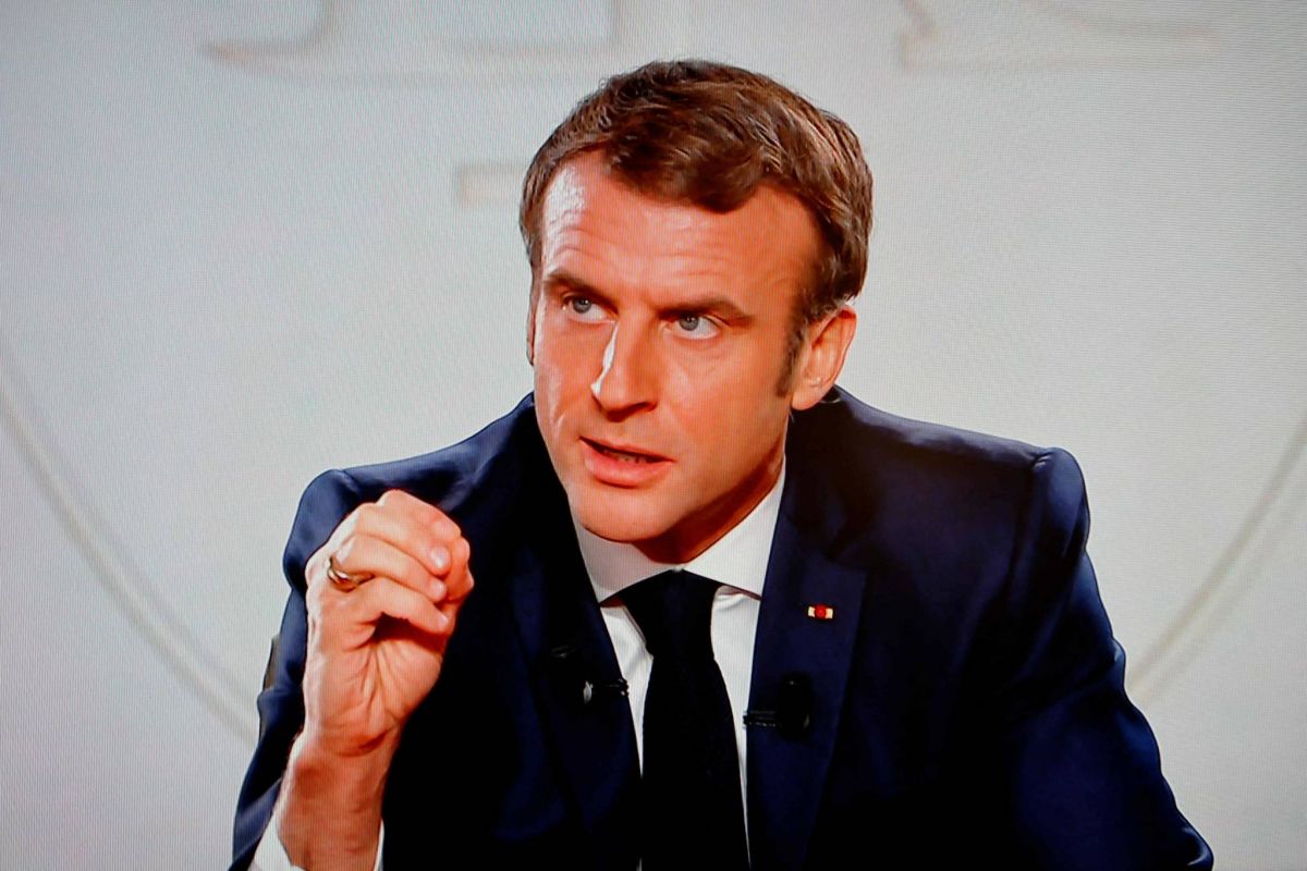 Macron élude la question de sa candidature à la présidentielle