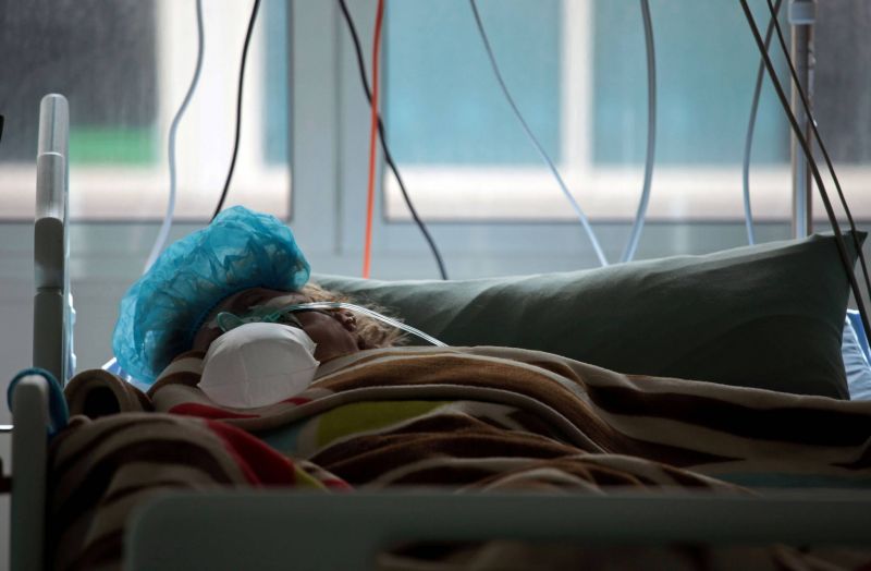 Près de 80% des lits occupés dans les hôpitaux, s'inquiète Araji