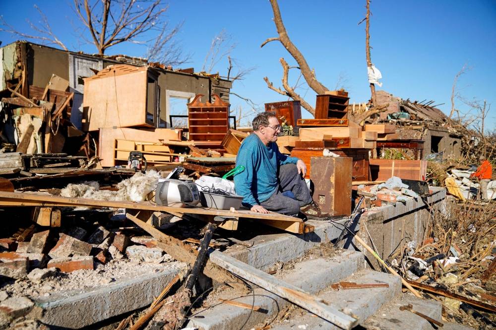 L'espoir s'amenuise de retrouver des survivants, l'aide s'organise