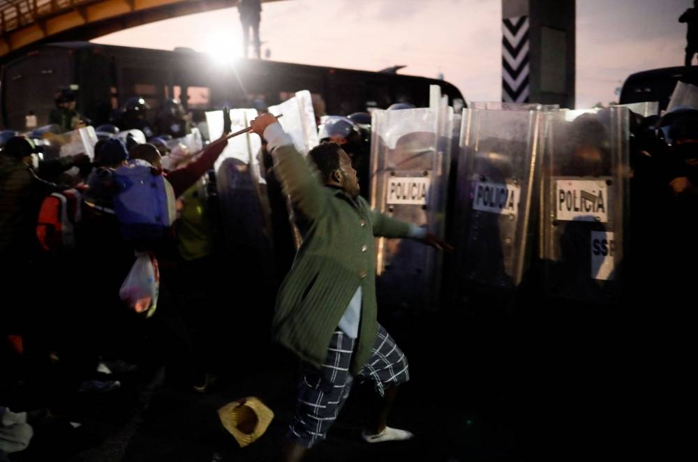 Dix-sept blessés dans des affrontements entre migrants et police