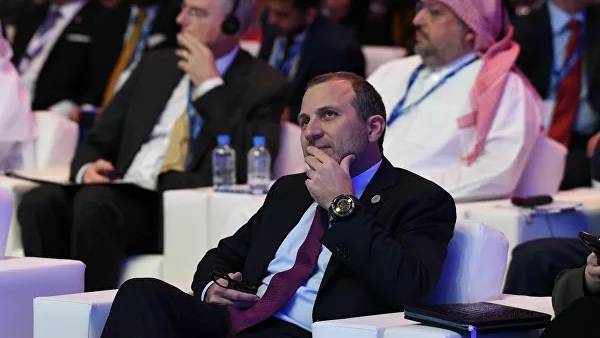 Travail des Palestiniens : Bassil dénonce 