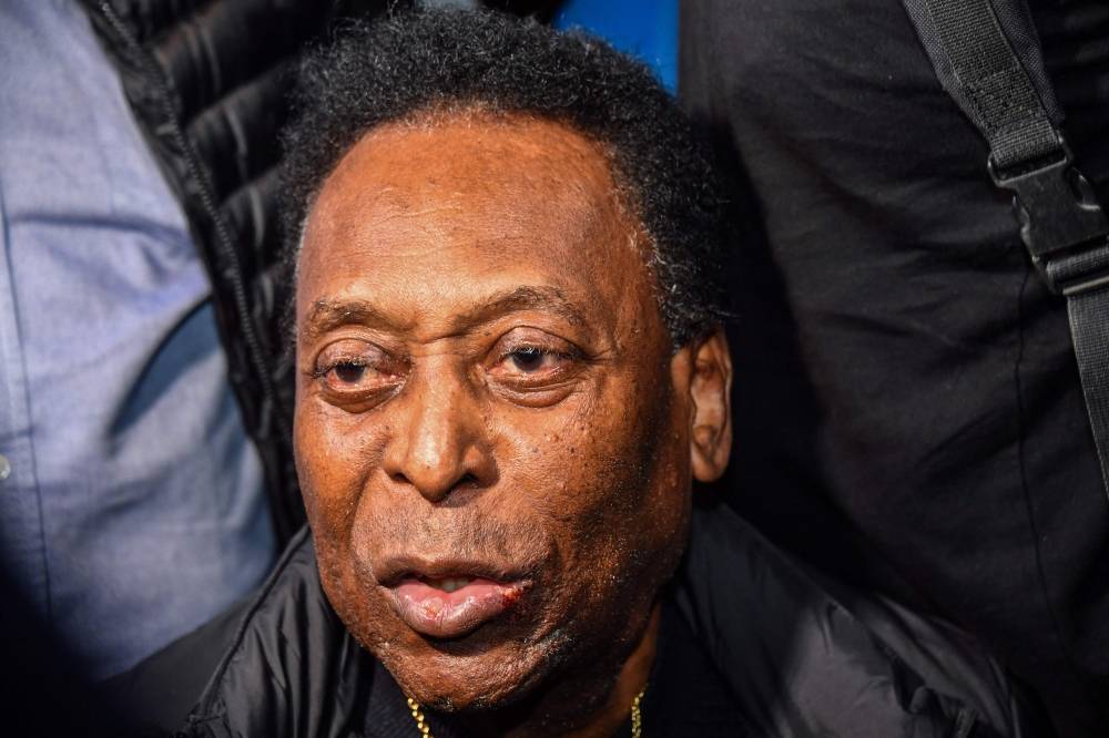 Pelé de retour à l'hôpital pour traiter une tumeur