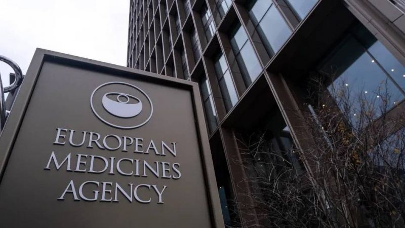 Le régulateur européen approuve deux traitements anti-Covid
