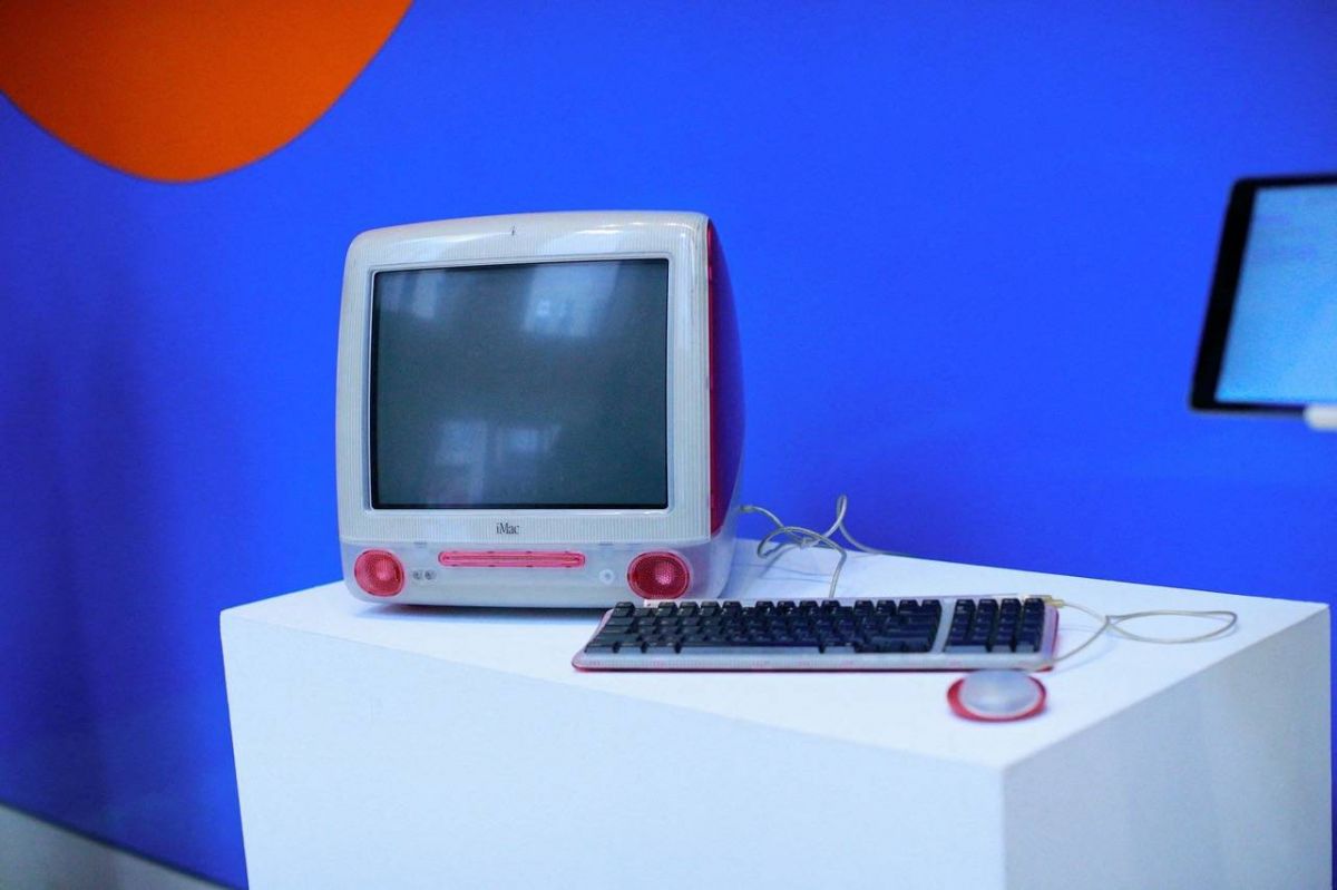 Près d’un million de dollars pour un ordinateur et un NFT liés au lancement de Wikipédia, il y a 20 ans