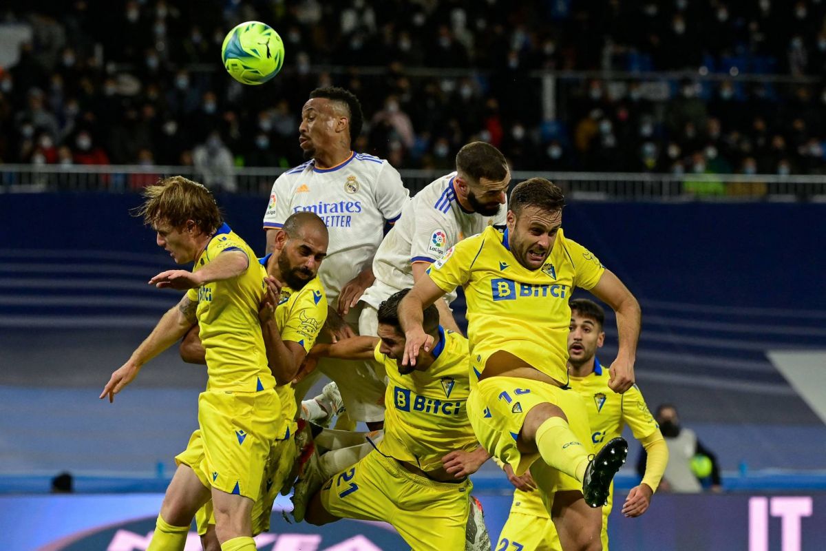 Le Real trébuche contre Cadix