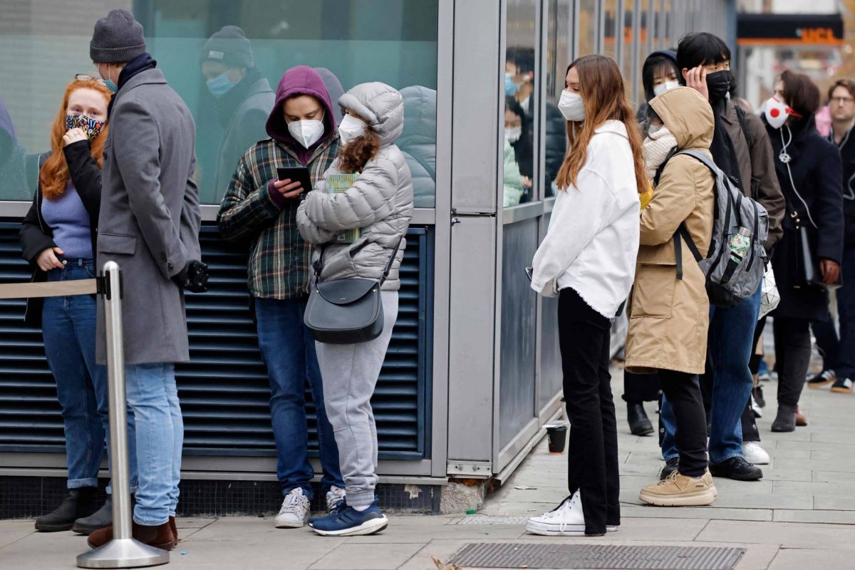 Le Royaume-Uni enregistre un nouveau record avec plus de 93.000 cas en 24h