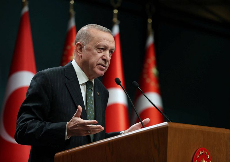 Erdogan sauve in extremis la livre turque du naufrage