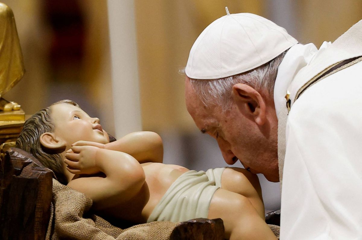 A la messe de Noël, le pape appelle les fidèles à 