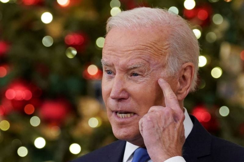 Face à Omicron, Biden refuse de 