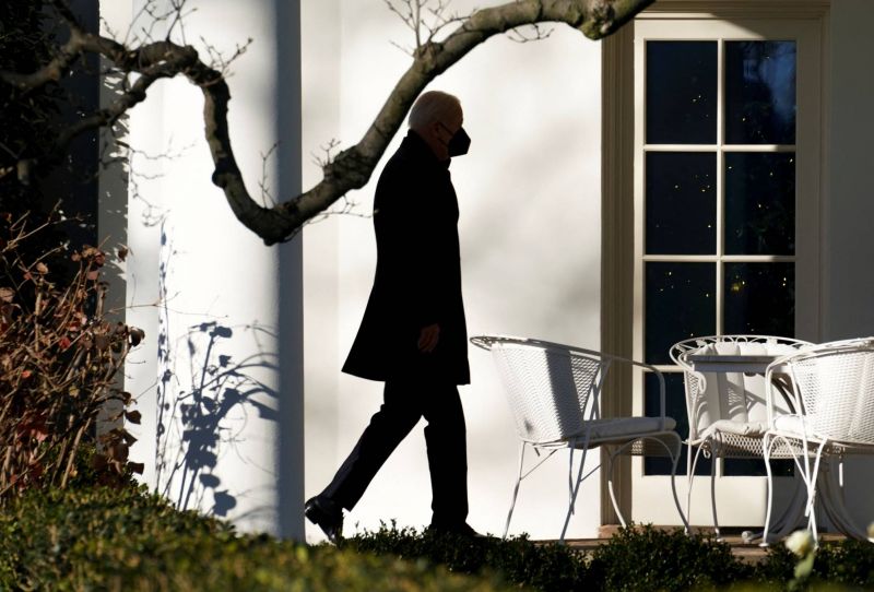 Paralysie politique, flambée de Covid: la présidence Biden craque de toutes parts