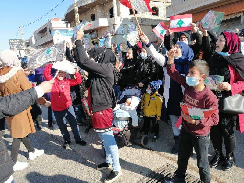 Relatives of retired military personnel hold sit-in in Baalbeck