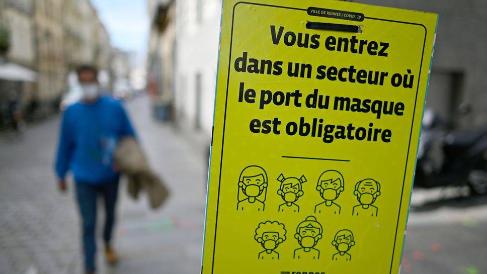 Covid-19 : le nombre de patients en soins critiques au plus haut depuis mai