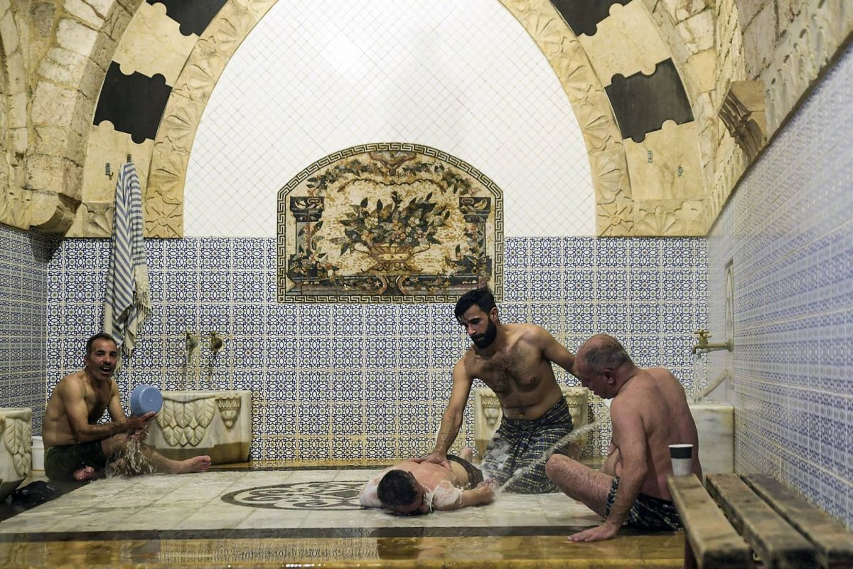 Privés d’eau chaude à la maison, des Alépins optent pour le hammam