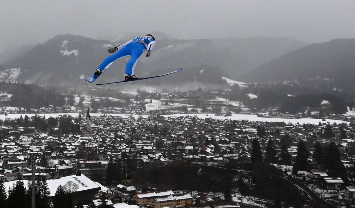 Kobayashi s’impose sur la première étape, à Oberstdorf