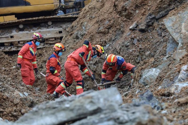 Quatorze morts sur un chantier après un glissement de terrain