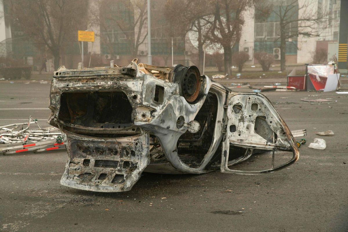 Dix-huit membres des forces de sécurité tués, plus de 700 blessés, selon des agences