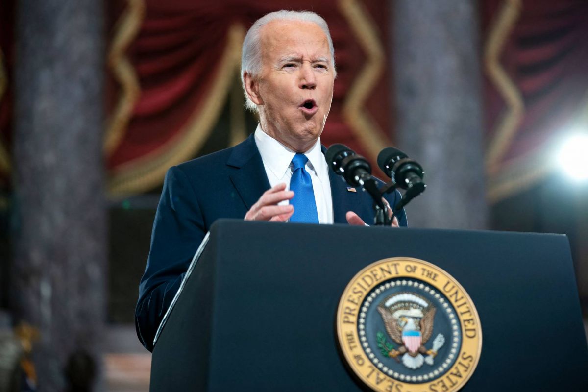 Un an après l'assaut du Capitole, Biden charge Trump et promet de se battre pour la démocratie