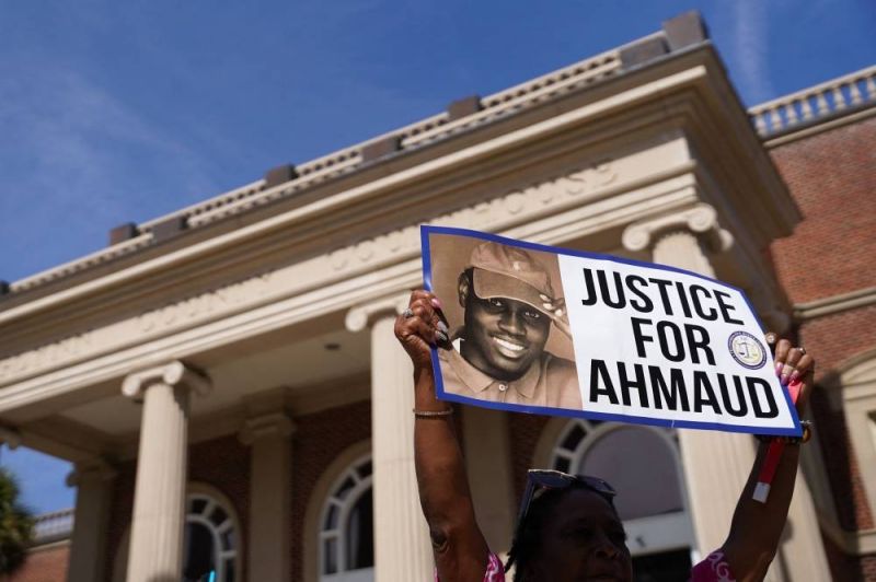 Trois Américains blancs condamnés à la prison à vie pour le meurtre du joggeur noir Ahmaud Arbery