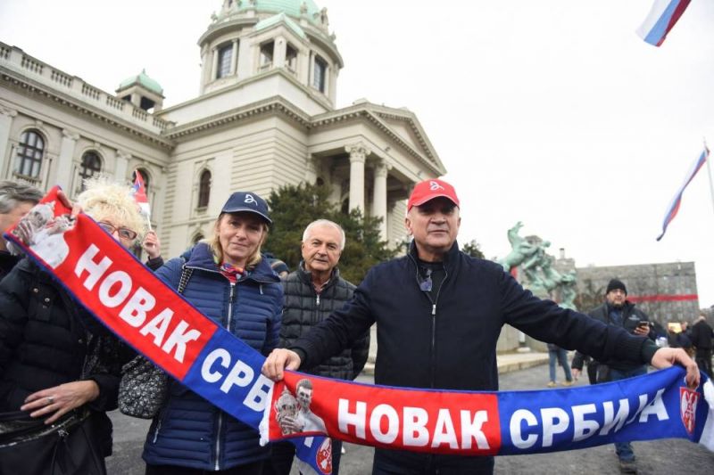 Positif le 16 décembre, Djokovic assiste le 17 à un événement à Belgrade
