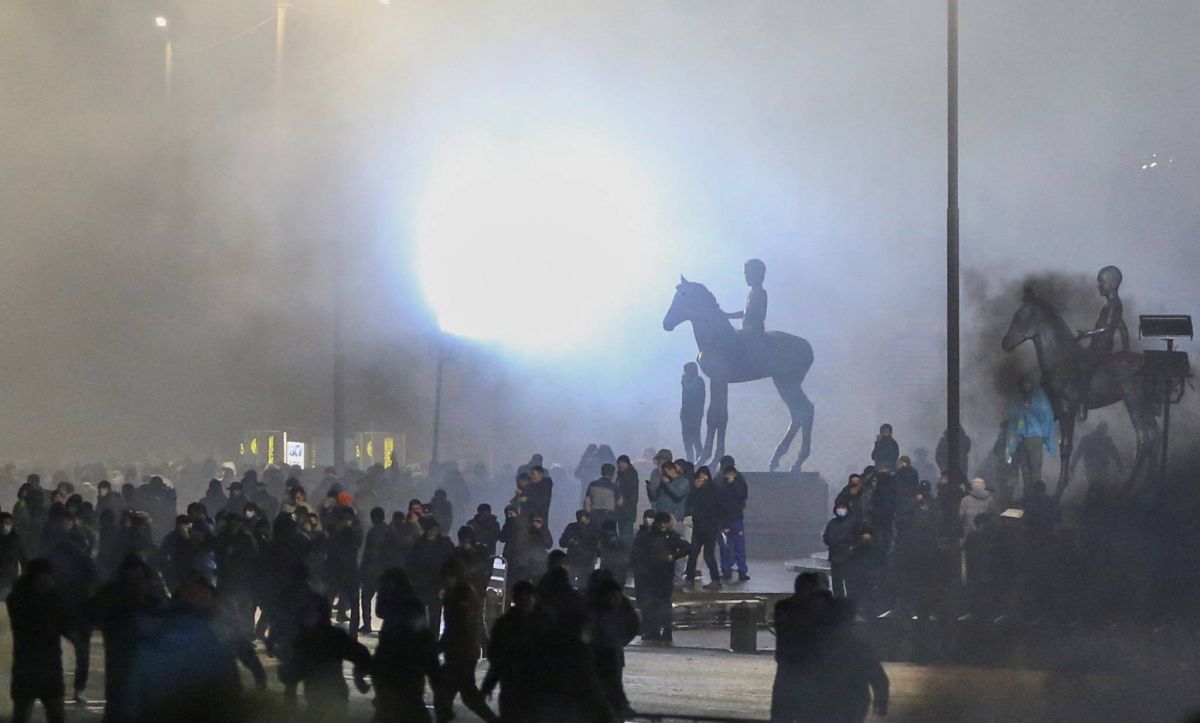 Etat d'urgence au Kazakhstan, le pays en proie aux émeutes