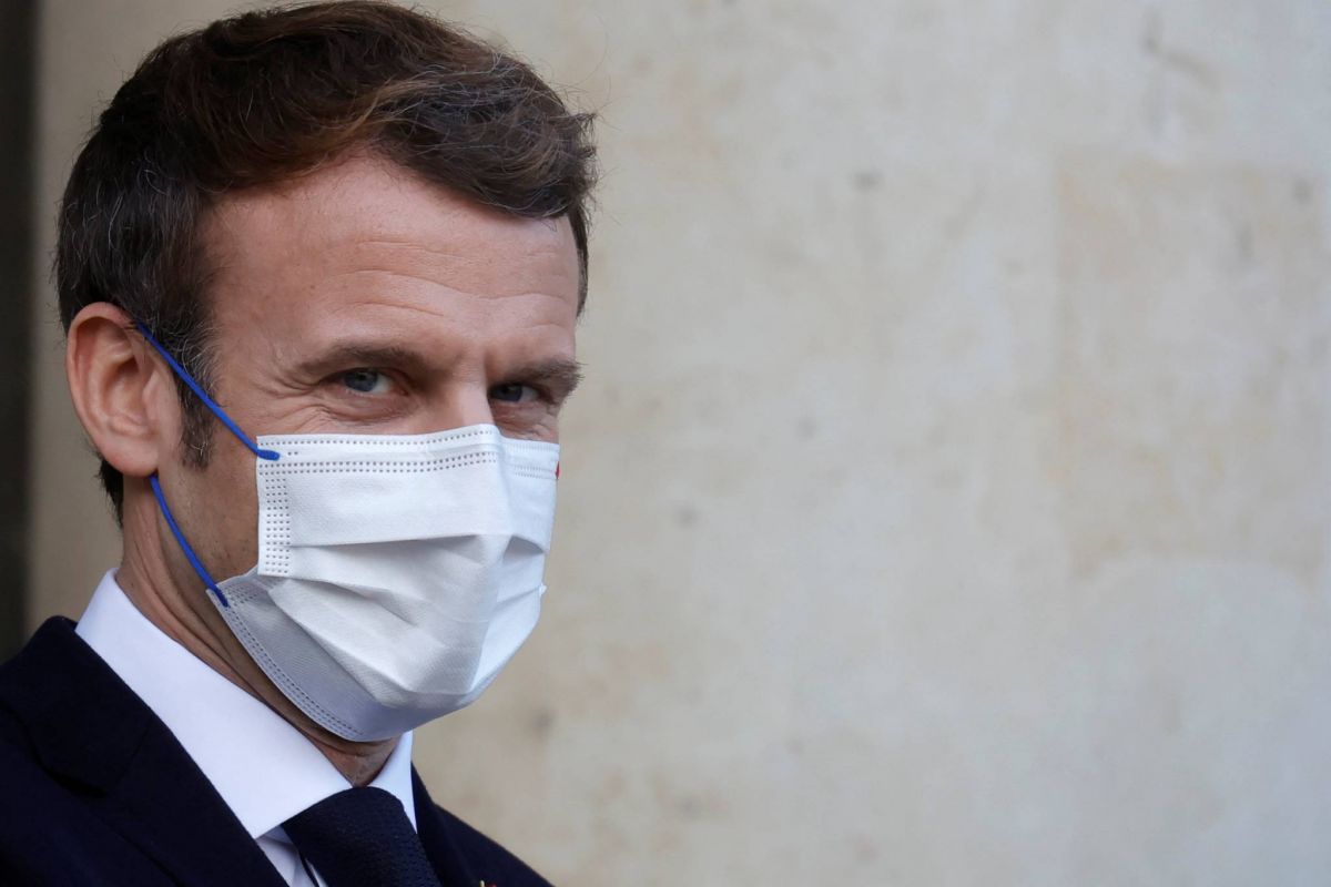 Macron dit assumer 