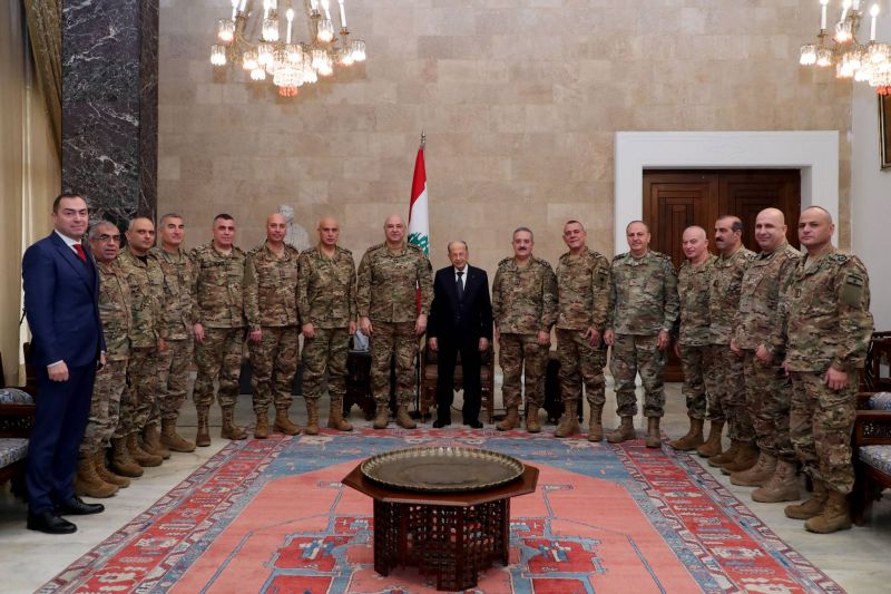 Les chefs des forces armées en appellent à Aoun