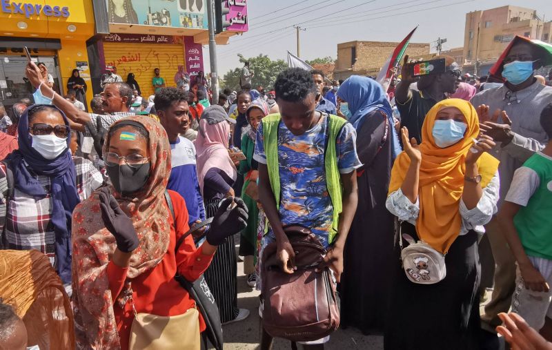 Un général de police tué au Soudan, tirs de lacrymogènes sur les antiputsch