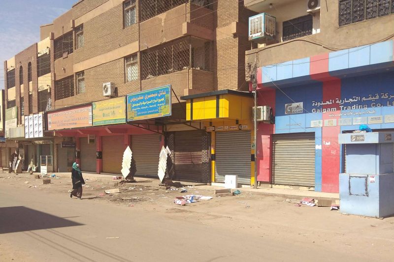 Rideaux baissés et routes barrées au Soudan en deuil pour les antiputsch