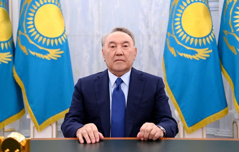 Noursoultan Nazarbaïev sort du silence et nie en bloc tout conflit avec son successeur