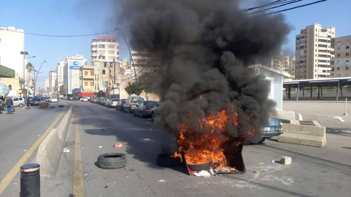 Mardi noir : prix des carburants en hausse, dépréciation record de la livre, pain en rupture de stock, colère dans la rue