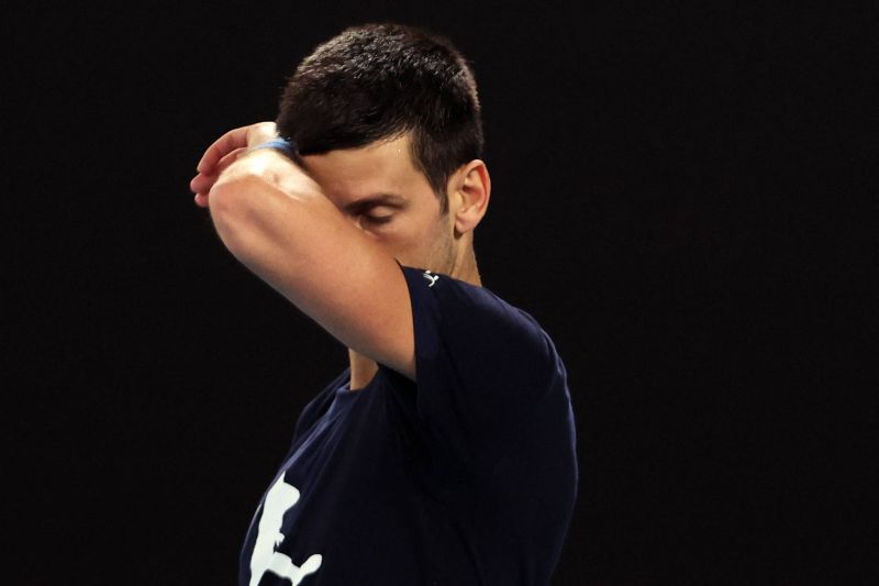 Le gouvernement australien compte renvoyer Djokovic en rétention samedi matin