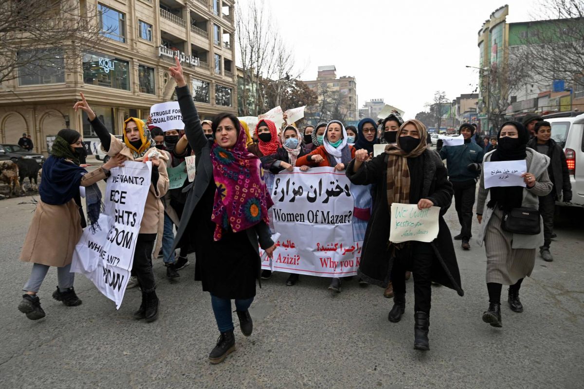 Des talibans aspergent de gaz poivré des manifestantes à Kaboul