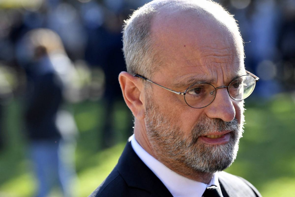 Le ministre de l'Education dans l'œil du cyclone