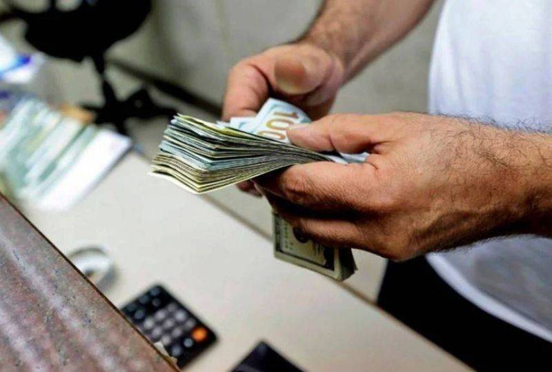 La livre libanaise poursuit son redressement face au dollar et passe sous la barre des 24.000 LL