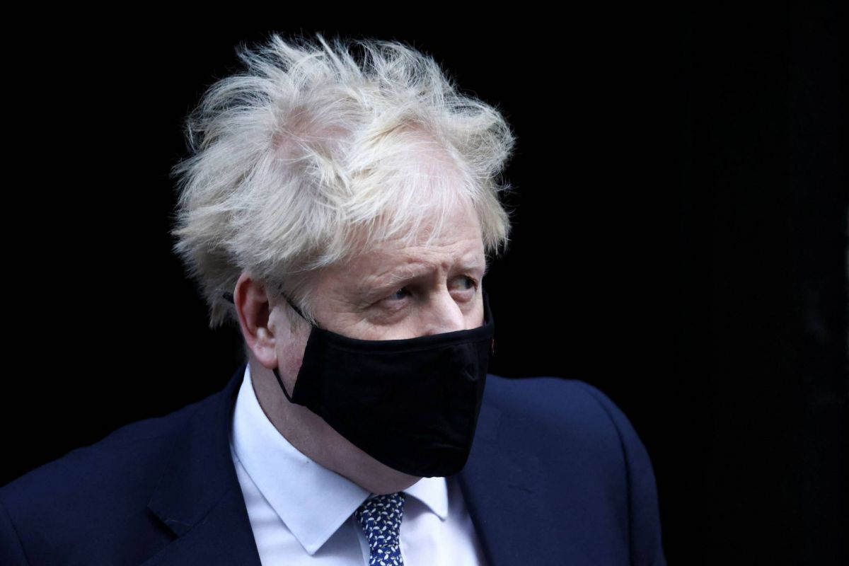 Boris Johnson admet sa présence à une fête pendant le confinement et s'excuse