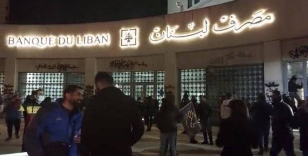 Clashes break out at BDL as protesters decry plummeting value of the lira Clashes break out at BDL as protesters decry plummeting value of the lira