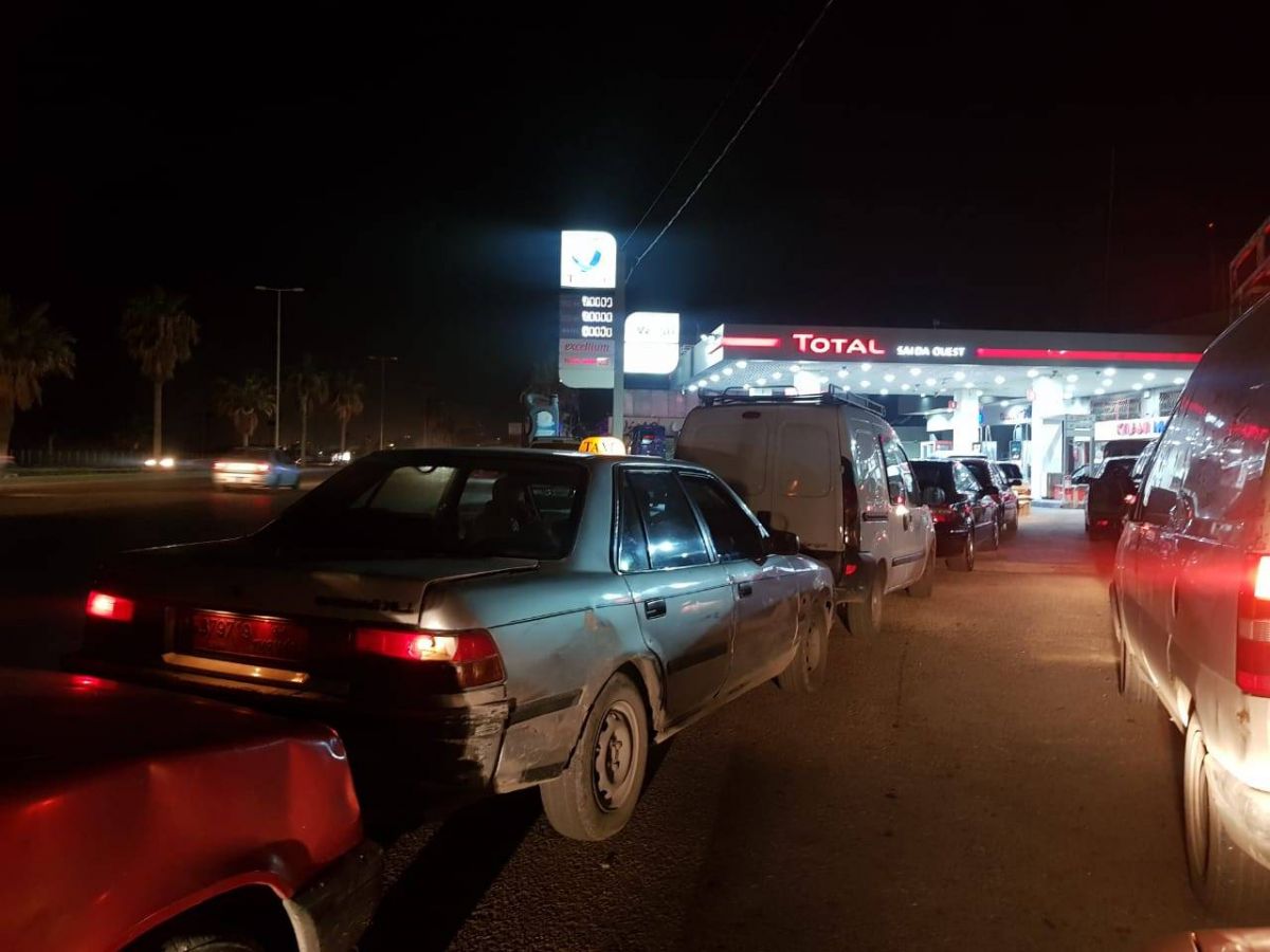 La livre bat un nouveau record de dépréciation, Abou Chacra annonce une hausse des prix des carburants