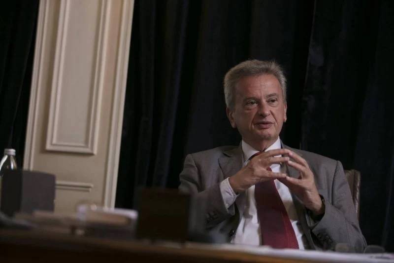 Salameh expands Circular 161 in effort to pump more dollars into currency market as lira plunges