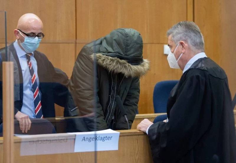 Un médecin syrien jugé pour tortures exprime sa 