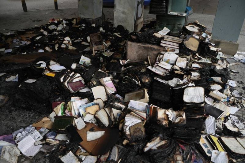 Sous le pont de la misère, les livres de Mohammad Moghrabi incendiés