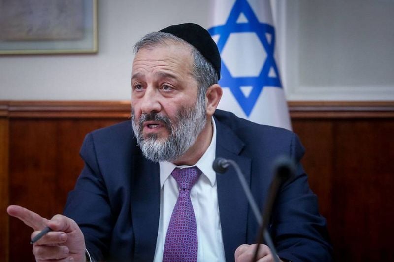 Le chef du plus important parti orthodoxe remet sa démission au Parlement